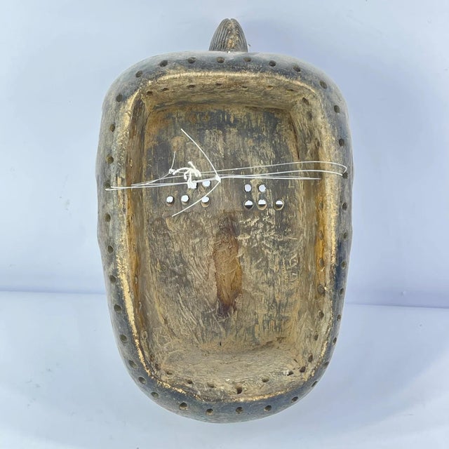 African Early 20th Century Bété Carved Wood Mask Côte d'Ivoire MATTER COLLECTION For Sale - Image 3 of 7