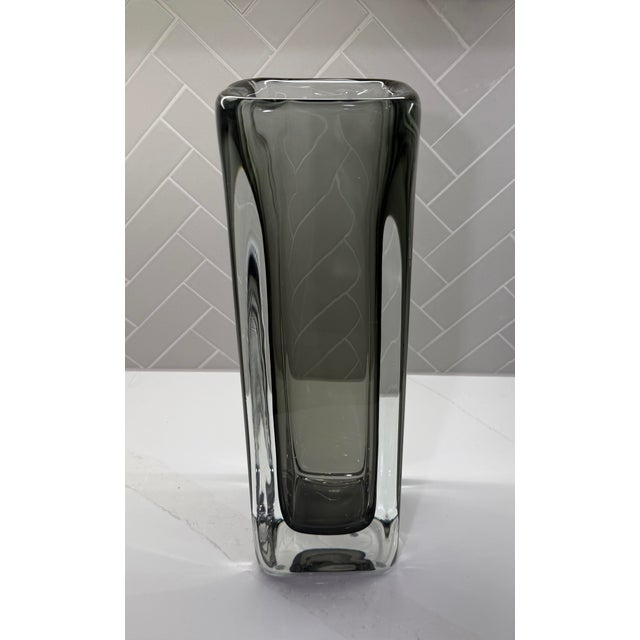 Global Views Global Views Wide Square Tower Vase Smoke Gray Polish Handblown Art Glass For Sale - Image 4 of 11