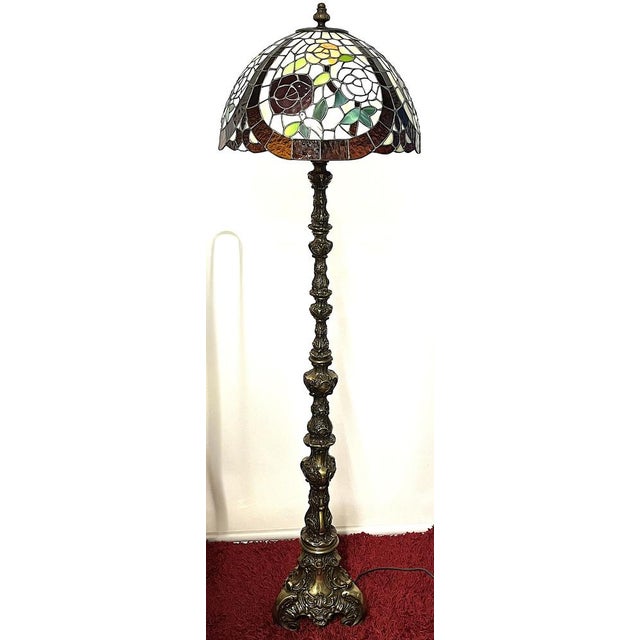 Mid-Century Modern Brass Floor Lamp in the style of Tiffany, 1950s For Sale - Image 3 of 14