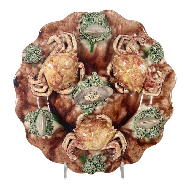 Antique Portuguese Cunha Palissy Scalloped Rim Plate With Crabs and Shells For Sale