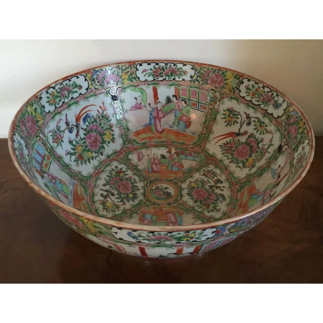 Chinese 19th Century Chinese Export Porcelain Famille Rose Bowl For Sale - Image 3 of 11
