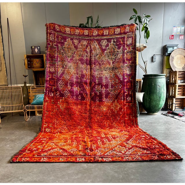 This rare vintage Moroccan Boujad rug dates from the 1970s–1980s and originates from the Boujad region in central Morocco,...