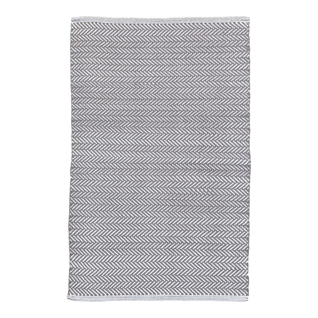 Dash & Albert by Annie Selke Herringbone Shale/White Indoor/Outdoor Rug, 9' 6" x 13' 6" For Sale