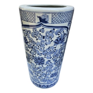 Vintage Chinese Blue and White Porcelain Umbrella Stand For Sale