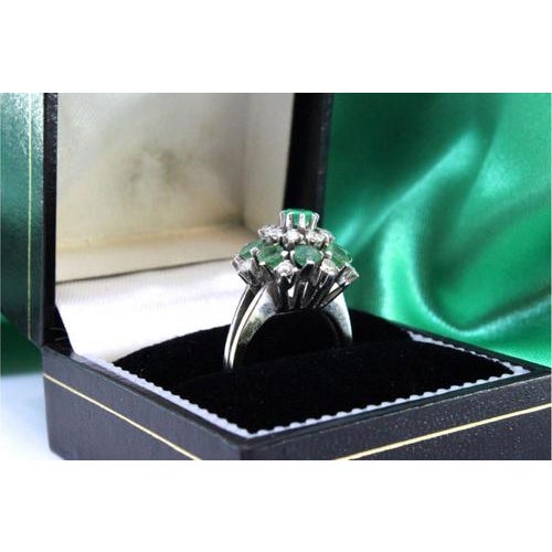 White Gold Ring with Brilliant-Cut Diamonds and Calibrated Emeralds For Sale - Image 4 of 9