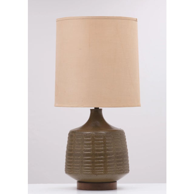 Impressive David Cressey Architectural Pottery Lamp Dark Textured Pro Artisan Pattern Mid Century California For Sale - Image 12 of 12