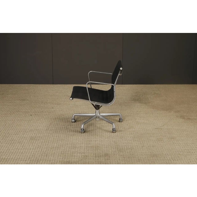 Black 'Aluminum Group' Swivel Chair by Charles Eames for Herman Miller, 1980s, Signed For Sale - Image 8 of 18
