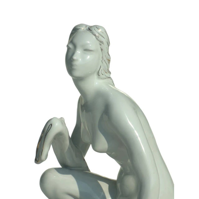 1940s Art Deco Italian Pottery Figure of Woman from Forlani Laveno, 1940 For Sale - Image 5 of 7
