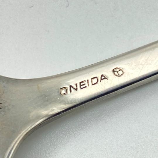 Vintage Oneida Cube "Toujours" 41-Piece Flatware Set - Service for 6 (Minus 1 Fork, and 1 Spoon) With Serving Pieces 1980s - 41 pcs For Sale - Image 15 of 18