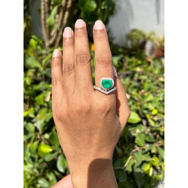 Art Deco Heart Cut Green Emerald and Diamond Ring in 18k Yellow Gold Size 7 ( All Sizes Available) For Sale - Image 3 of 16
