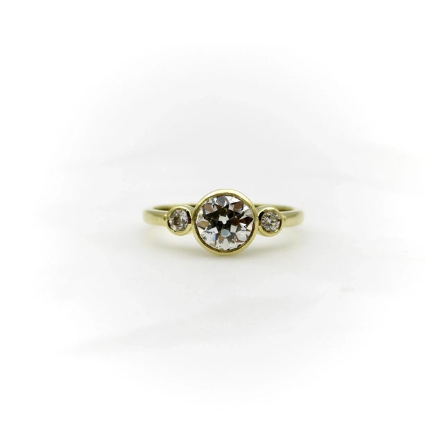 Contemporary 18k Gold Old European Cut Diamond Trilogy Engagement Ring Size 7.25 For Sale - Image 3 of 8
