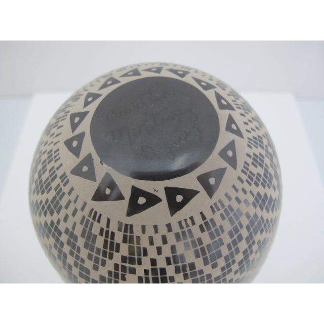 Black Mata Ortiz Martha Martinez d'Guiz Geometric Maze Pottery Vase For Sale - Image 8 of 11