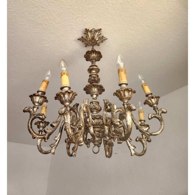 1920s Vintage Louis XV Silvered Hand-Painted Carved Wood Eight-Arm Chandelier with Floral Motifs, Italy, 1920s For Sale - Image 5 of 18