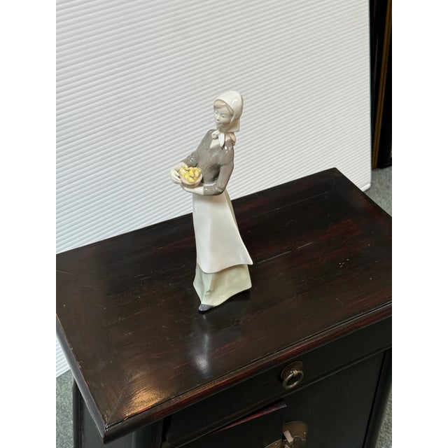 Realism Carl Scheidig Grafenthal Factory Girl Carrying Ducklings Porcelain Figurine, Signed For Sale - Image 3 of 12