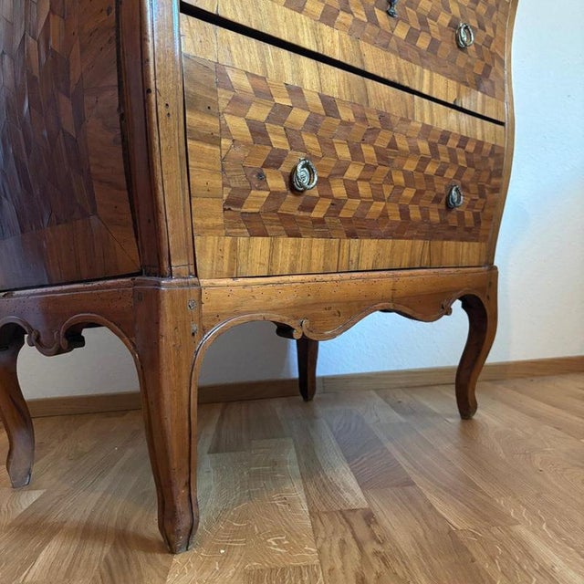Antique Louis XVI Style Chest of Drawers in Walnut Marquetry, 1780s For Sale - Image 10 of 18