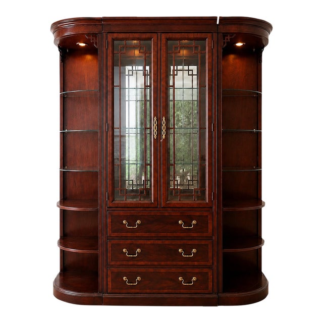 1970s Drexel Heritage Chippendale Mahogany 3-Piece Display Cabinet With Étagères For Sale