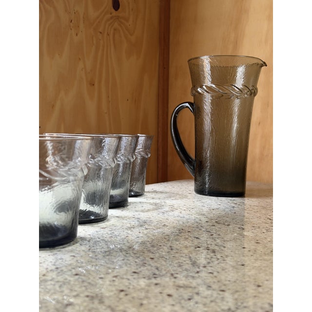 Glass Mid-Century Modern Smoky Grey Woodgrain Bark Glass Pitcher and Tumbler Set, 1970, Set of 5 For Sale - Image 7 of 16