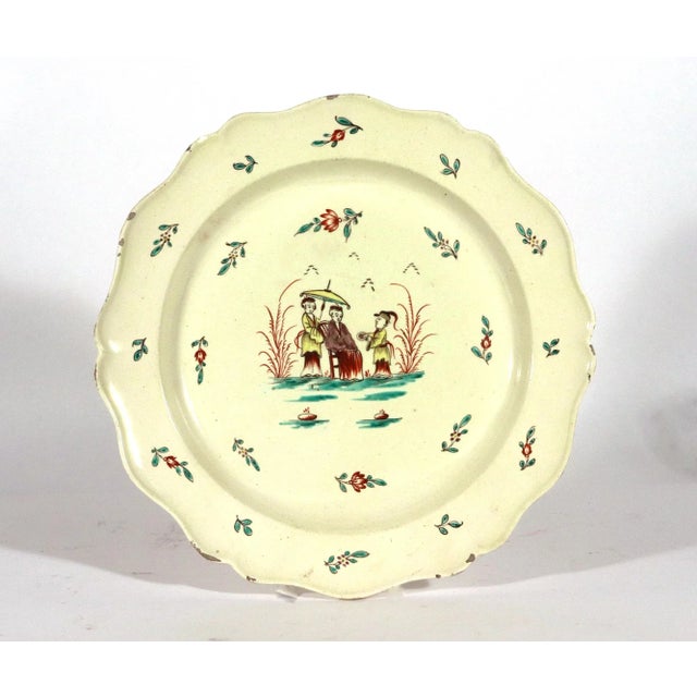 Chinoiserie Pair of Large English Creamware Chinoiserie Dishes, Circa 1780 For Sale - Image 3 of 10