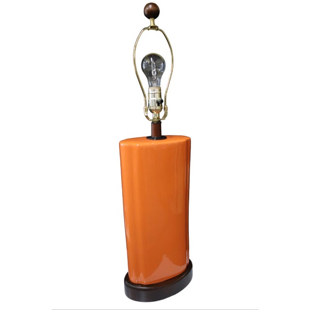 Late 20th Century Robert Abbey Orange Ceramic Table Lamp With Wooden Base and Finial For Sale - Image 4 of 11