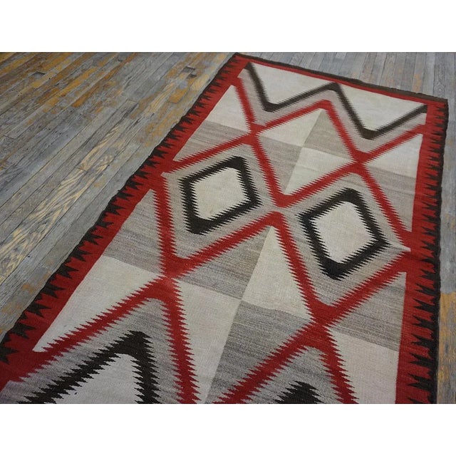 American 1920s Ivory Gray Diamond Antique American Navajo Carpet 4' X 6'9'' Flatweave Wool Rug For Sale - Image 3 of 15