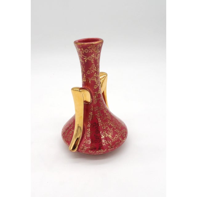 22k Gold Usa Crimson Vase | Mid Century Hollywood Regency | Chintz Floral Twin Handle For Sale - Image 6 of 7