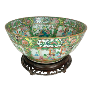 Large Chinese Rose Medallion Punch Bowl, 19th Century, Famille Rose Palette