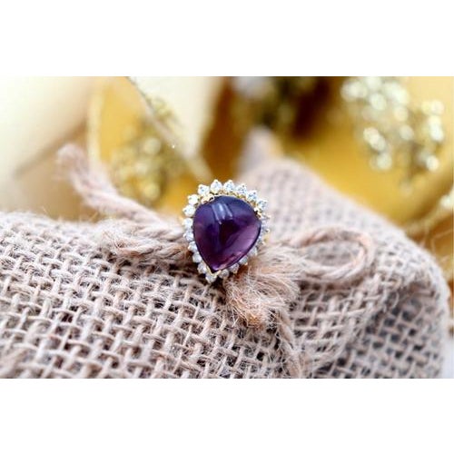 Heart-Shaped Gold Ring with Diamonds in Brilliant Cut For Sale - Image 4 of 8