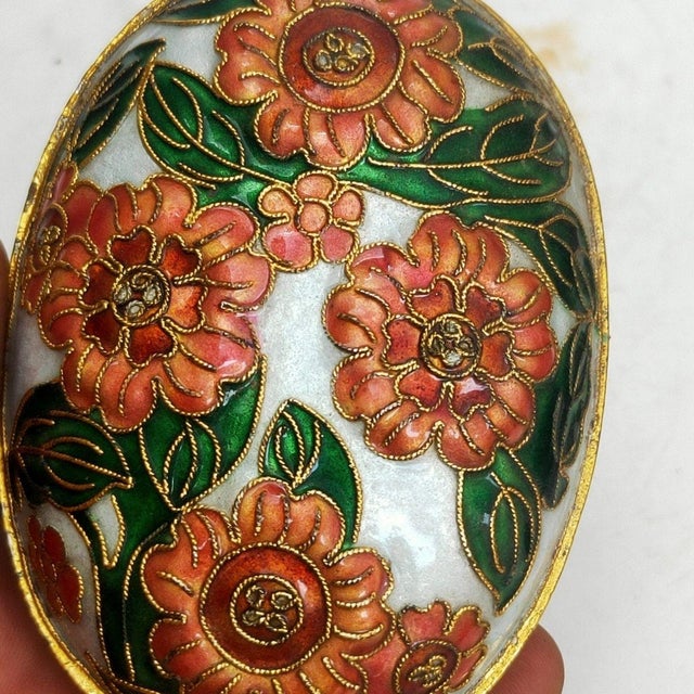 This is a charming vintage cloisonné enamel trinket box, attributed to the "export creation" period of the mid-to-late...