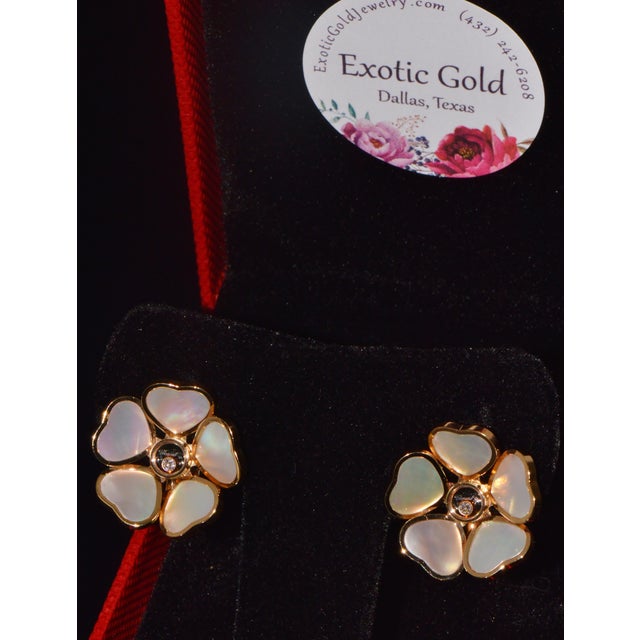 Late 20th Century Pair of Chopard Happy Hearts Flowers Diamond Mother of Pearl 18k Rose Gold Earrings For Sale - Image 11 of 15