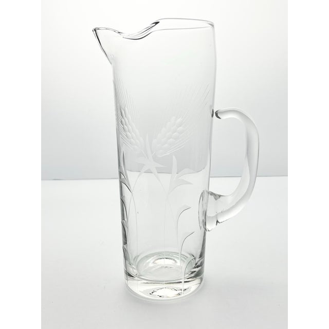 1950s Vintage Mid-Century Etched Wheat 8-Piece Cocktail Martini Liquor Pitcher Glasses Set For Sale - Image 4 of 8