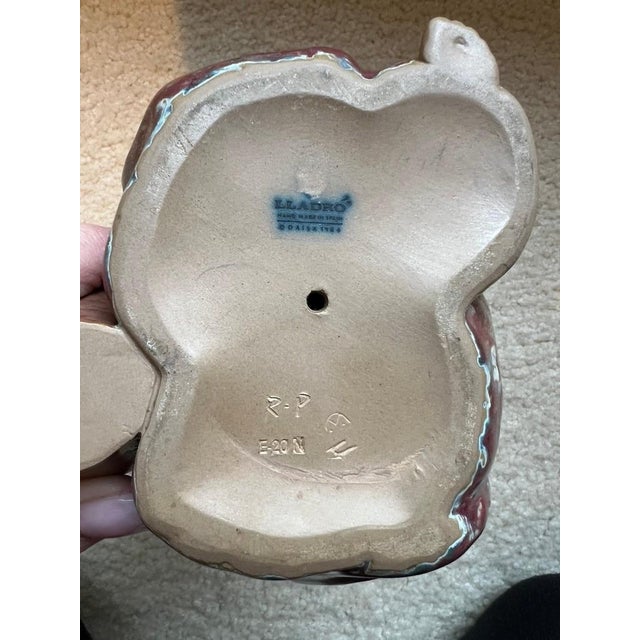 1984 Lladró “Desiree” by José Puche – Retired Spanish Porcelain Figurine For Sale In New York - Image 6 of 6