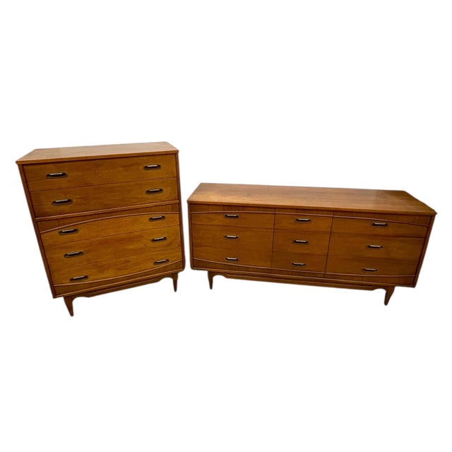 1970s 1970s Mid-Century Modern Matching Dresser Set by Hooker Furniture - 9-Drawer Low Dresser & 5-Drawer Highboy For Sale - Image 5 of 11