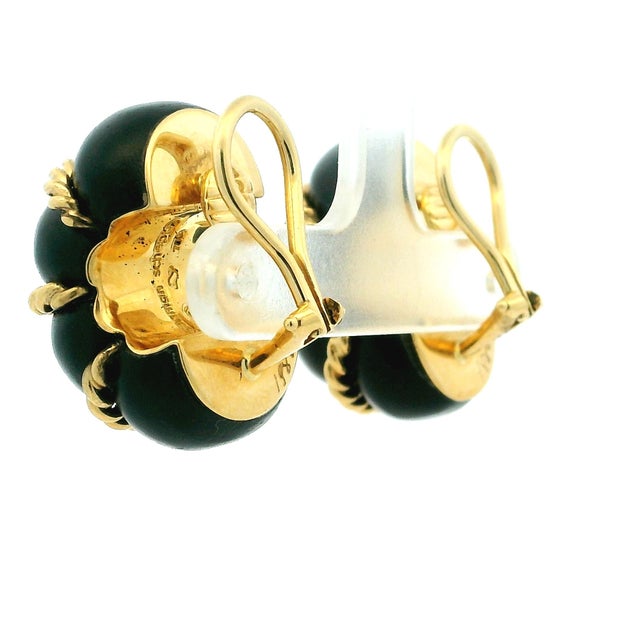 Vintage Seaman Schepps 18k Gold and Carved Wood Statement Clip Earrings, A Pair For Sale In Miami - Image 6 of 15