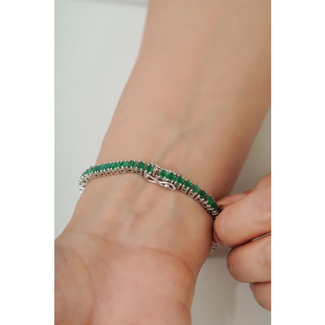 Art Deco Style 10.19 CTW Prong Set Emerald Fine Line Tennis Bracelet - May Birthstone Edition For Sale - Image 10 of 14