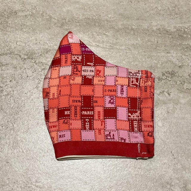Hermès Hermes Cherry Red Bolduc Au Carre Silk Scarf face mask For Sale - Image 4 of 9