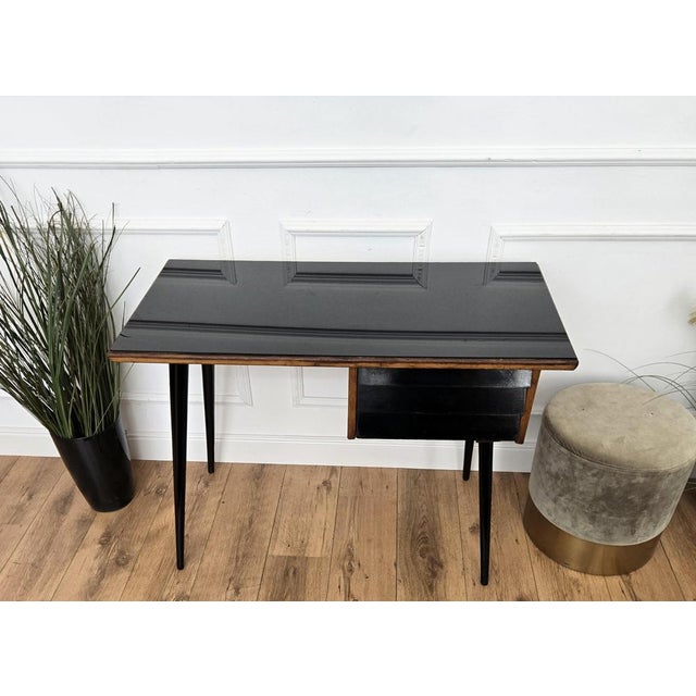 Mid-Century Italian Art Deco Style Walnut Burl Writing Desk with Glass Top by Paolo Buffa, 1950s For Sale - Image 9 of 11