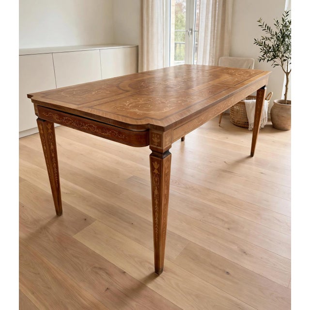 20th Century Walnut Table, 1905, in Very Good conditions. Designed 1890 to 1919