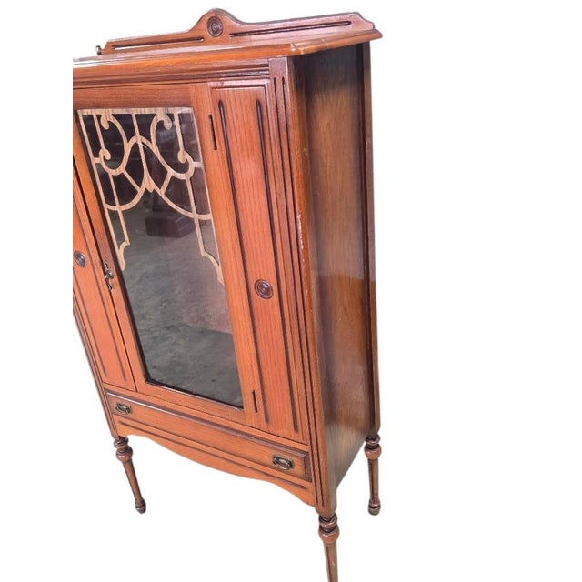 Traditional Antique Edwardian Oak Display Cabinet With Decorative Wood Scrollwork Glass Door For Sale - Image 3 of 6
