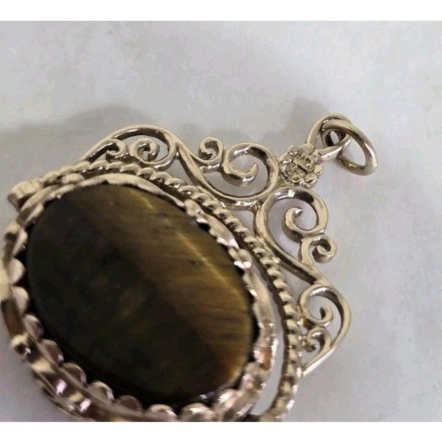 Vintage 9ct Yellow Gold, Tigers Eye, and Black Onyx Fob Pendant, London, 1970 For Sale - Image 3 of 11