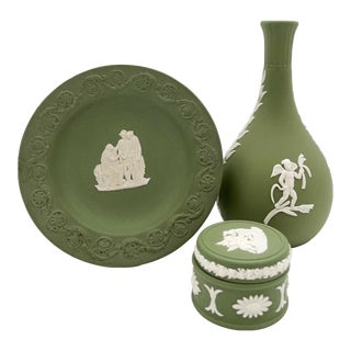 Vintage Wedgwood Sage Green Jasperware Bud Vase, Pill Box, Trinket Dish Set- 3 Pieces For Sale
