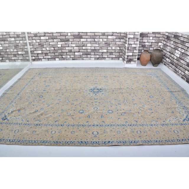 Mid 20th Century Beige Oversize Oushak Anatolian Carpet For Sale In Phoenix - Image 6 of 10