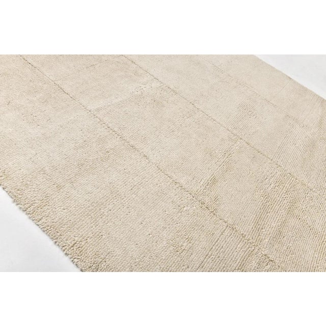 Textile 1970s Turkish Organic Off White Floor Wool Rug For Sale - Image 7 of 9