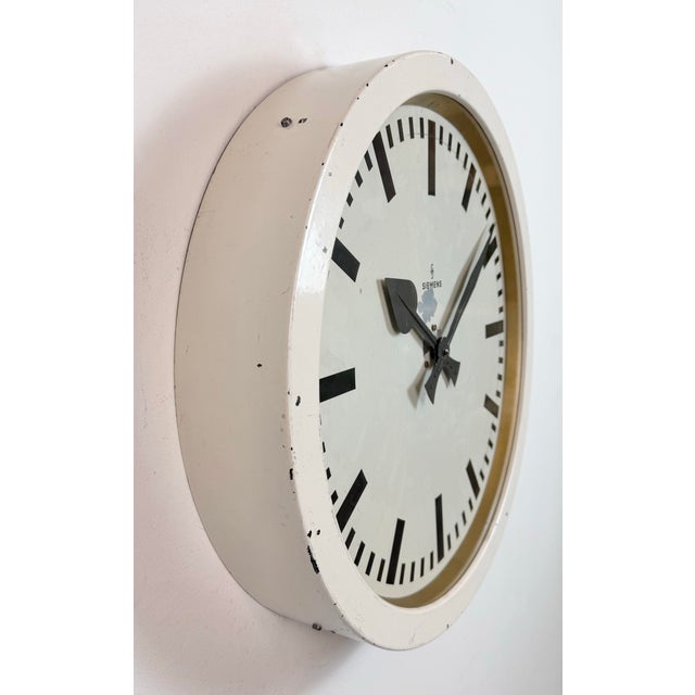 1950s Large White Industrial Factory Wall Clock from Siemens, 1950s For Sale - Image 5 of 18