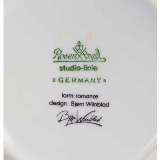 Gold Narrow-Necked Vase in Porcelain by Bjørn Wiinblad for Rosenthal, 1980s For Sale - Image 8 of 9