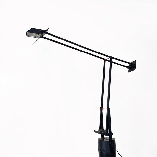 Metal I talian Modern Tizio Table Lamp in Black Metal attributed to Richard Sapper for Artemide, 1979 For Sale - Image 7 of 17
