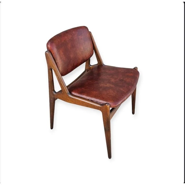 Rare and exquisite Danish teak dining chair designed by legend Arne Vodder for Vamo Mobelfabrik. Vintage early 1960s. An...