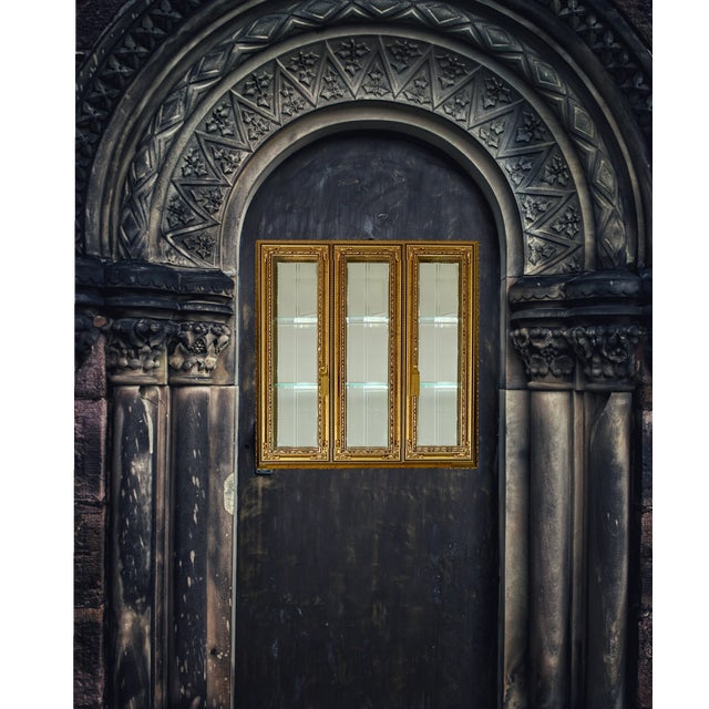 1980s Classical Italian Gold Curio Wall Display Cabinet With Bevelled Mirrors by Pita S R L, Italy For Sale - Image 13 of 15