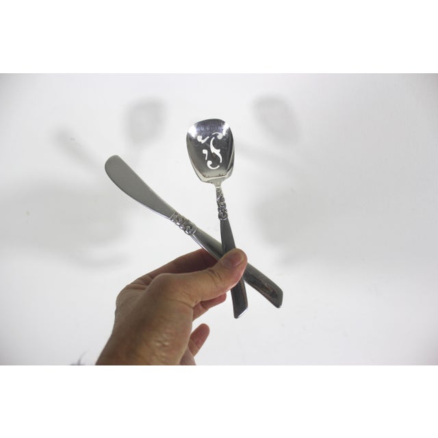 1955 Hostess Set South Seas Community Silverplate Serving Spoons Pieces, Hosting Utensils, Large Spoon Fork - 6 Piece For Sale - Image 9 of 9