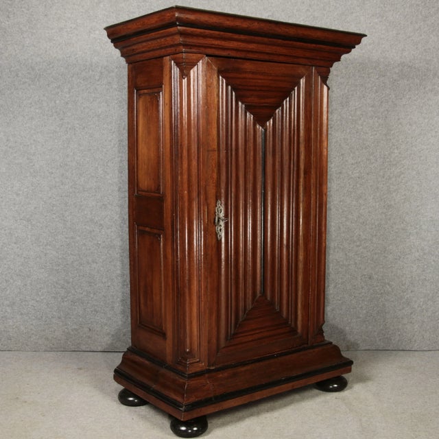 Antique Frankfurt Wave Cabinet in Oak, 1750 For Sale - Image 6 of 18