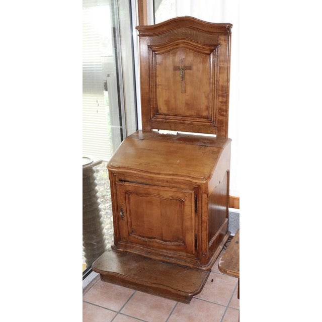 Louis XV Oratory in Cherry, in Very Good conditions. Designed before 1890